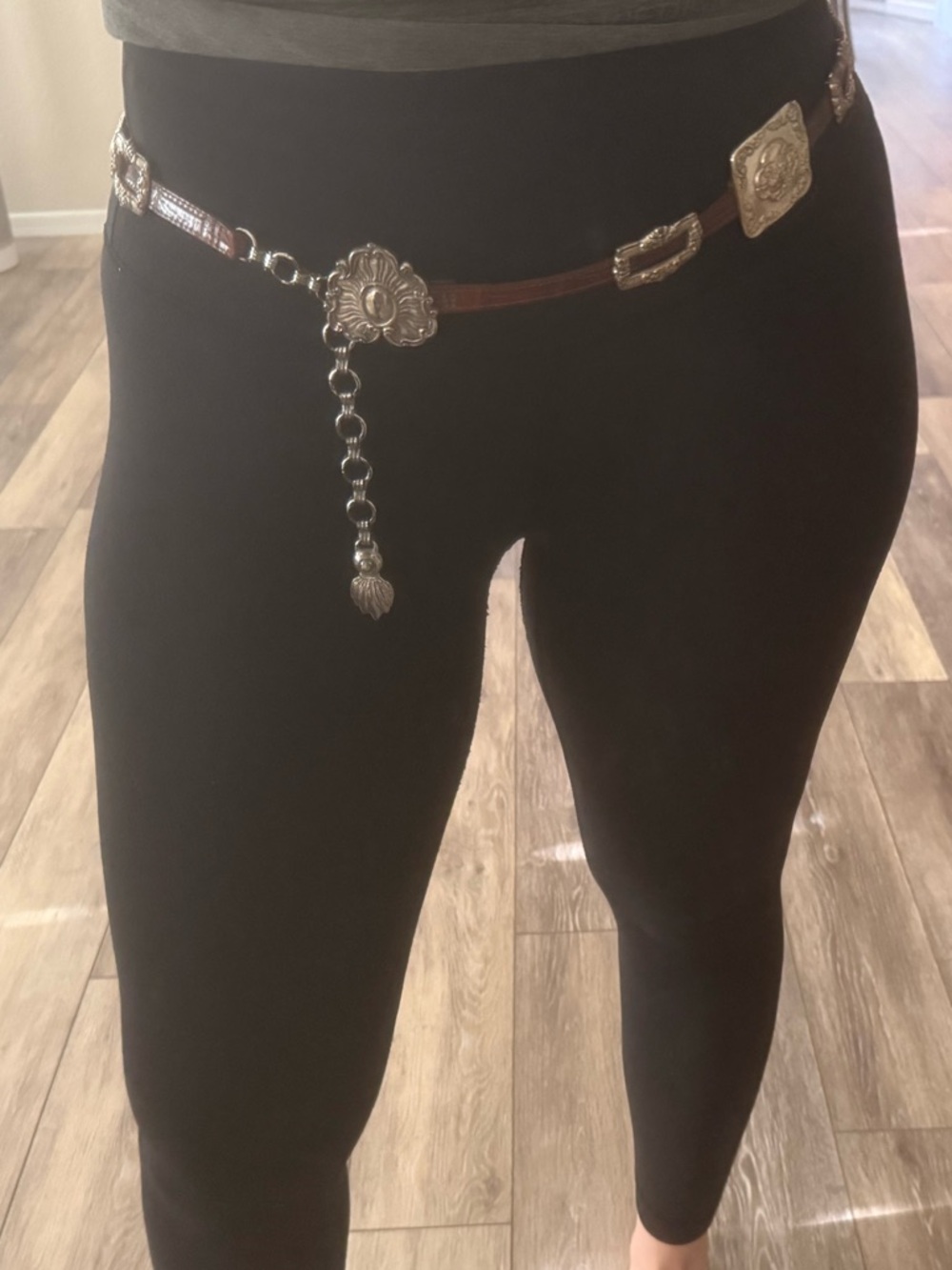 🩶VTG BRIGHTON SILVER MEDALLION CONCHO BROWN LEATHER BELT 🩶